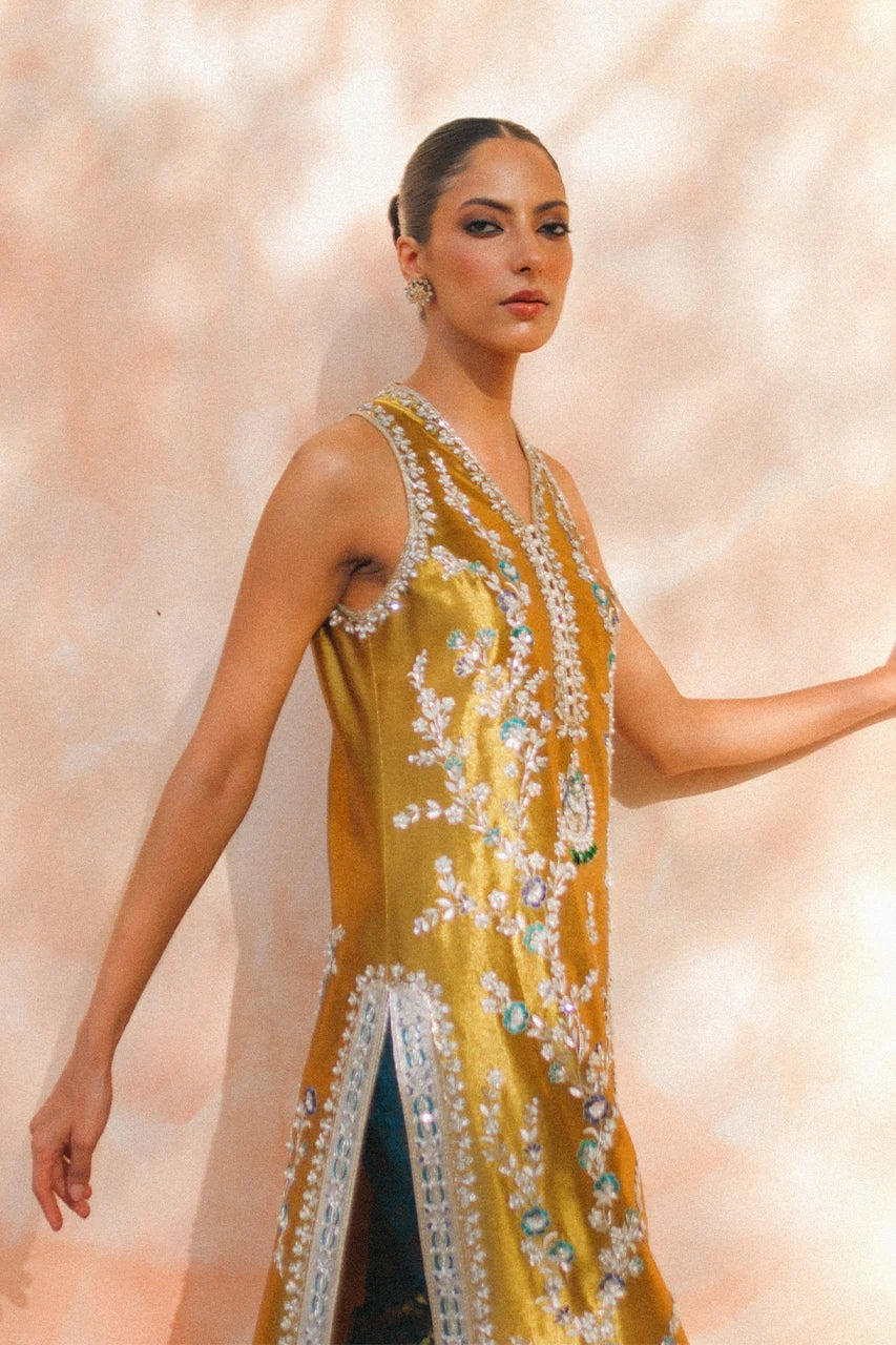 Maliya golden luxury mesuri suit Salmaqadir